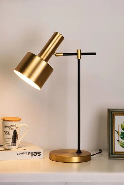 Sleek_Gold_Modern_LED_Table_Lamp