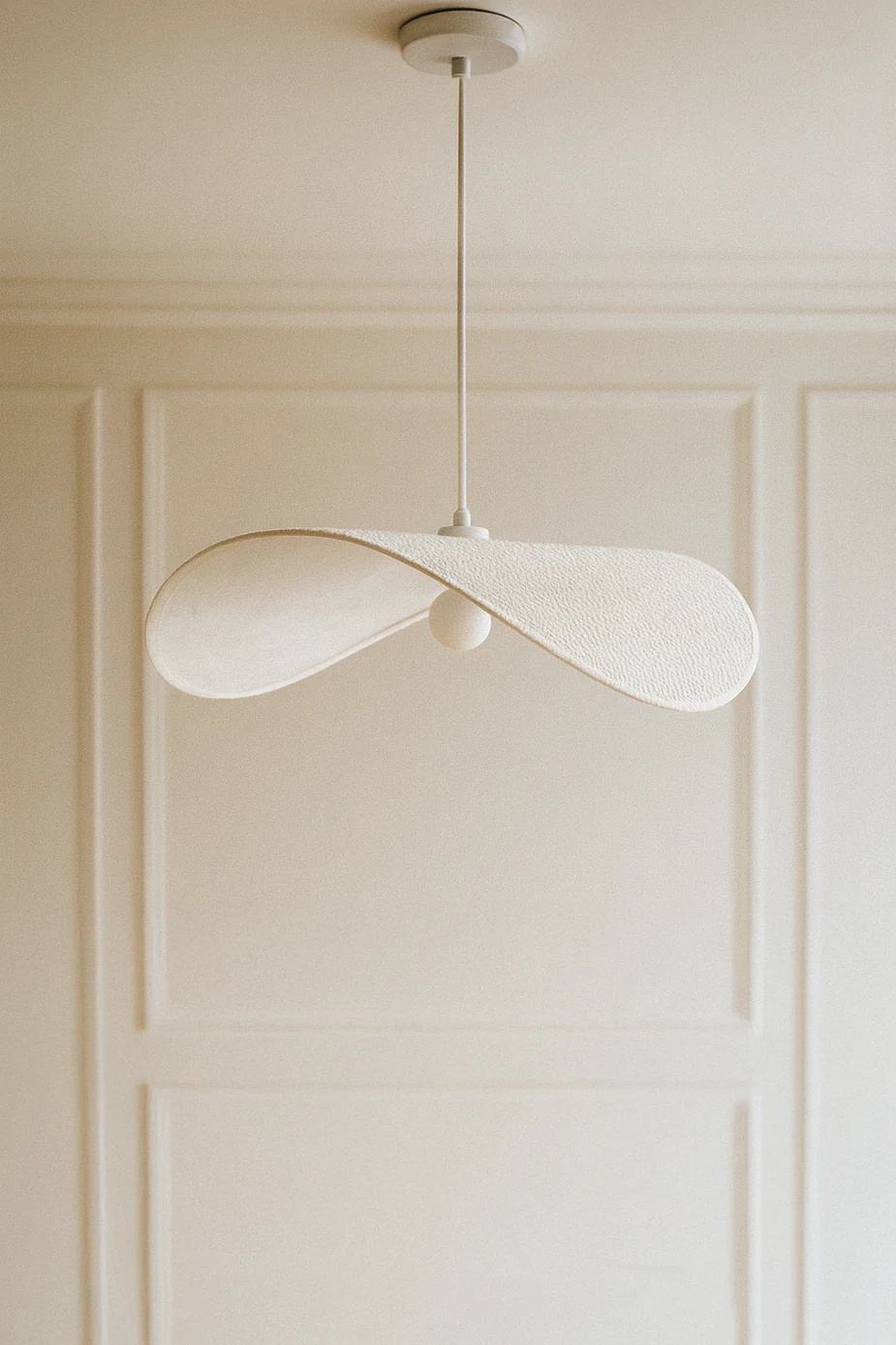 CurvynCeilingLamp_b9f70441-e9f8-48d4-83b2-9d7c0b625f43