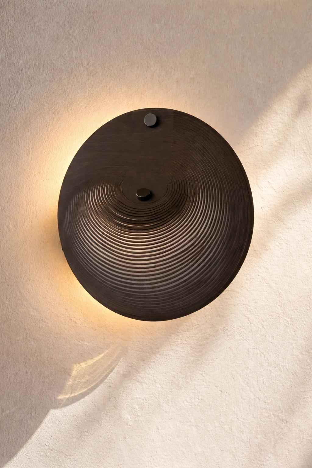Kyklos_black_wall_lamp
